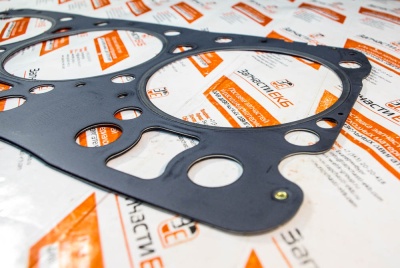 400603-00111B Прокладка головки блока цилиндров (ГБЦ) GASKET,CYLINDER HEAD Doosan на двигатель DE12TIS Взаимозаменяемый номер: 40060300111B, 40060300111В